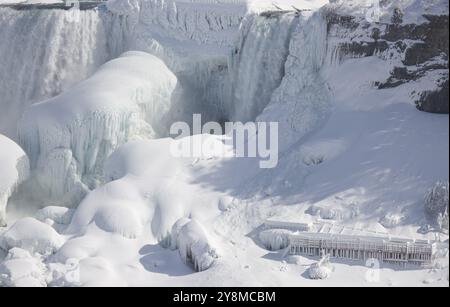 Inverno Cascate del Niagara congelate in presenza di neve e ghiaccio Foto Stock