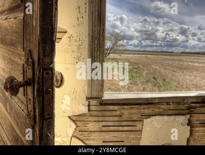 Casa abbandonata interna prateria Saskatchewan Canada Foto Stock