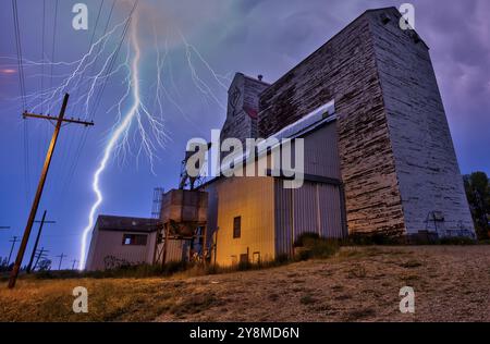 Maggiore Saskatchewan tempesta in estate rurale Lightning Foto Stock