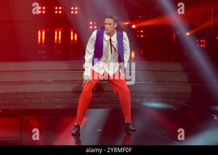 Roma, Italia. 6 ottobre 2024. Tommaso Marini si esibisce durante la seconda puntata di 'Ballando con le stelle' edizione 2024 all'Auditorium Rai foro Italico. Credito: SOPA Images Limited/Alamy Live News Foto Stock