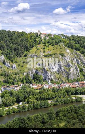 Castello di Randeck sopra il villaggio di Essing nella valle di Altmuehltal Foto Stock