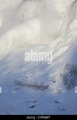 Inverno Cascate del Niagara congelate in presenza di neve e ghiaccio Foto Stock