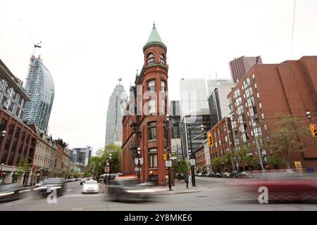 Flat Iron Building Toronto anteriore e Church Street Foto Stock