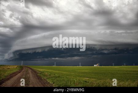 Maggiore tempesta Saskatchewan in estate rurale Canada Foto Stock