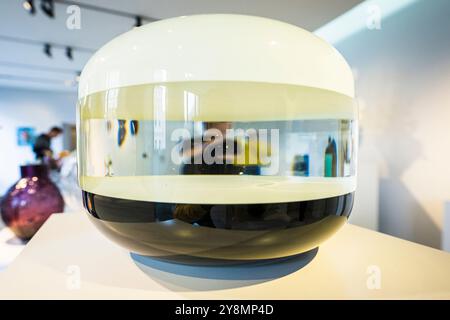 Novy Bor, Repubblica Ceca. 6 ottobre 2024. Mostra del XV International Glass Symposium (IGS) a Novy Bor, Repubblica Ceca, 5 ottobre 2024. Crediti: Radek Petrasek/CTK Photo/Alamy Live News Foto Stock