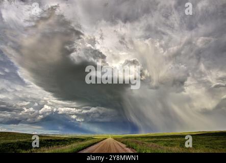 Prairie Storm Canada estate rurale maggiore struttura Saskatchewan Foto Stock