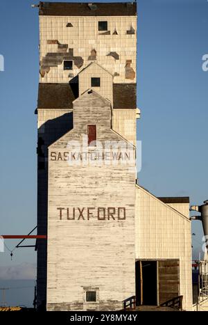 Delapitated Grain Elevator Tuxford Saskatchewan Canada Storage Foto Stock