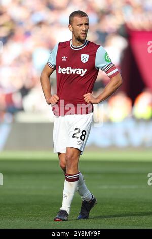 Londra, Regno Unito. 5 ottobre 2024. Tomas Soucek (28), centrocampista del West Ham United FC contro Ipswich Town FC English Premier League match al London Stadium, Londra, Inghilterra, Regno Unito il 5 ottobre 2024 Credit: Every Second Media/Alamy Live News Foto Stock