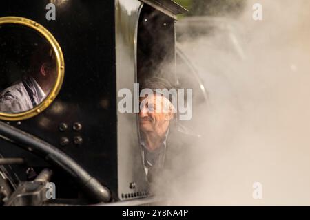 Oxenhope,West Yorkshire. 6th October 2024.   Autumn arrives at the Keighley Worth Valley Railway as the Autumn Gala gets underway on Sunday morning at Oxenhope train station. The event is part of the regular Heritage calendar featuring steam locomotives from yesterday year in the picturesque Worth valley made famous by the Bronte sisters .  Credit: Windmill Images/Alamy Live News Foto Stock