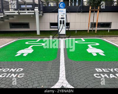 Stazione di ricarica Eldrive per autocarica di veicoli elettrici nel Sofia Business Park, Sofia, Bulgaria, Europa orientale, Balcani, UE Foto Stock