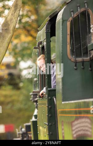 Oxenhope,West Yorkshire. 6th October 2024.   Autumn arrives at the Keighley Worth Valley Railway as the Autumn Gala gets underway on Sunday morning at Oxenhope train station. The event is part of the regular Heritage calendar featuring steam locomotives from yesterday year in the picturesque Worth valley made famous by the Bronte sisters .  Credit: Windmill Images/Alamy Live News Foto Stock