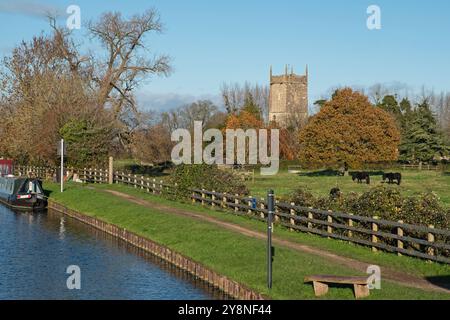 La chiesa parrocchiale del XIV secolo di St Mary the Virgin a Frampton su Severn sulla riva orientale del canale Gloucester and Sharpness, Gloucestershire Regno Unito Foto Stock