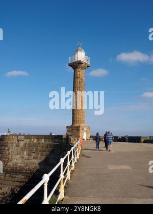 Il faro di West Pier Whitby Harbour Foto Stock