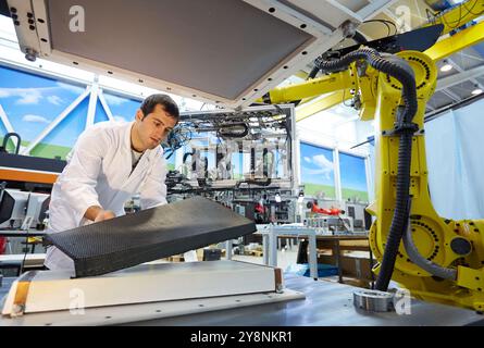 Tecnacomp Robotic cell Manufacturing composite preforme composite Dry Fiber Preform Manufacturing 3D Industry, Tecnalia Research & Innovation, Technology and Research Centre, Miramon Technological Park, San Sebastian, Donostia, Gipuzkoa, paesi Baschi, Spagna. Foto Stock