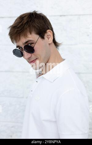 Lucas Nabor posa una sessione di ritratto durante la promozione di El Aspirante, il 12 settembre 2024 a Madrid, Spagna. Foto Stock