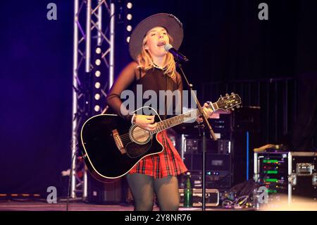 Johanna Mross von More than Words live auf der Country Messe Erfurt in der Messehalle. Erfurt, 05.10.2024 *** Johanna Mross From More Than Words vive al Country Messe Erfurt in Messehalle Erfurt, 05 10 2024 foto:XM.xWehnertx/xFuturexImagex Words 4102 Foto Stock