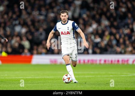 Londra, Inghilterra. 26 settembre 2024. Ben Davies (33) del Tottenham Hotspur visto durante la partita di UEFA Europa League tra il Tottenham Hotspur e il FK Qarabag al Tottenham Hotspur Stadium di Londra. Foto Stock