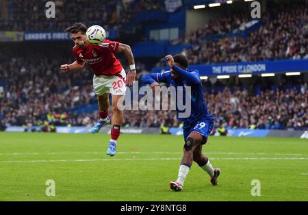 Jota Silva del Nottingham Forest si dirige verso il gol durante la partita di Premier League allo Stamford Bridge di Londra. Data foto: Domenica 6 ottobre 2024. Foto Stock