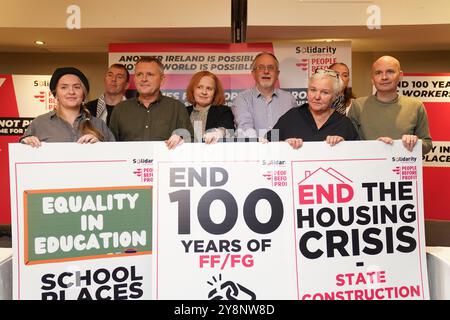 (Da sinistra a destra) Hazel de Nortuin, Gino Kenny, Richard Boyd Barrett, Ruth Coppinger, Mick Barry, Brid Smith e Paul Murphy durante la conferenza People Before Profit-Solidarity al Gresham Hotel di Dublino. Data foto: Domenica 6 ottobre 2024. Foto Stock