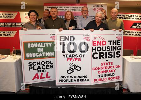 (Da sinistra a destra) Hazel de Nortuin, Gino Kenny, Richard Boyd Barrett, Ruth Coppinger, Mick Barry, Brid Smith e Paul Murphy durante la conferenza People Before Profit-Solidarity al Gresham Hotel di Dublino. Data foto: Domenica 6 ottobre 2024. Foto Stock