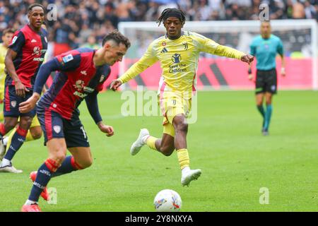 Samuel Mbangula durante la partita tra Juventus FC e Cagliari calcio il 6 ottobre 2024 all'Allianz Stadium di Torino. Foto Stock