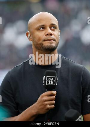 Im Bild: Allenatore Vincent Kompany (FC Bayern Muenchen) 06.10.2024, Fussball, 1. Bundesliga, Eintracht Frankfurt - FC Bayern Muenchen, GER, Francoforte, Deutsche Bank Park, DFL VIETANO QUALSIASI USO DI FOTOGRAFIE COME SEQUENZE DI IMMAGINI E/O QUASI-VIDEO. Foto Stock