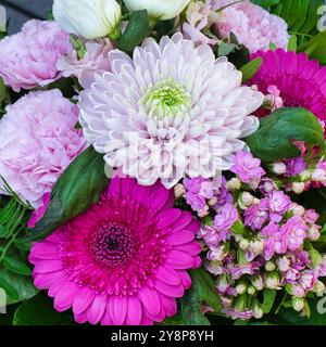 Bouquet di fiori colorati in diverse tonalità di rosa. Versione 2, Germania. Foto Stock