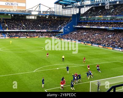Chelsea, Londra, Regno Unito. 6 ottobre 2024. Il Chelsea Football Club gioca contro il Nottingham Forest Football Club nella partita 7 della stagione 2024/25 della Premier League presso lo stadio Stamford Bridge. Crediti: ElJayPix/Alamy Live News Foto Stock