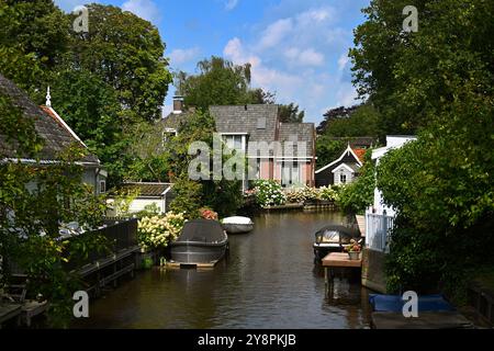 Broek nel villaggio di Waterland nella provincia dell'Olanda settentrionale, situato a circa 8 km a nord-est di Amsterdam, Paesi Bassi Foto Stock