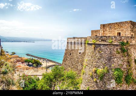 Vista aerea della costa calabrese dal castello di Murat, Pizzo Calabro, Italia Foto Stock