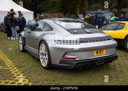 2024 Porsche 911 S/T, in mostra al Bicester Heritage Scramble il 6 ottobre 2024. Foto Stock