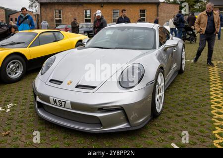 2024 Porsche 911 S/T, in mostra al Bicester Heritage Scramble il 6 ottobre 2024. Foto Stock