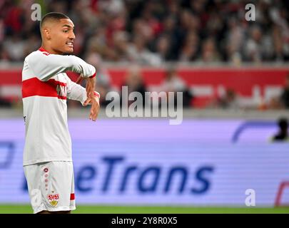 Stoccarda, Germania. 6 ottobre 2024. Calcio: Bundesliga, VfB Stuttgart - TSG 1899 Hoffenheim, Matchday 6, MHPArena. Gesticolazioni Enzo Millot di Stoccarda. Credito: Jan-Philipp Strobel/dpa - NOTA IMPORTANTE: In conformità con le normative della DFL German Football League e della DFB German Football Association, è vietato utilizzare o far utilizzare fotografie scattate nello stadio e/o della partita sotto forma di immagini sequenziali e/o serie di foto video./dpa/Alamy Live News Foto Stock