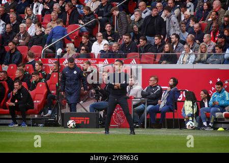 Amsterdam, Paesi Bassi. 6 ottobre 2024. AMSTERDAM, PAESI BASSI - 6 OTTOBRE: Francesco Farioli guarda avanti durante la partita olandese Eredivisie tra AFC Ajax e FC Groningen alla Johan Cruijff Arena il 6 ottobre 2024 ad Amsterdam, Paesi Bassi. Paesi Bassi. (Foto di Orange Pictures/Orange Pictures) credito: Orange Pics BV/Alamy Live News Foto Stock