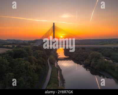 Tramonto al ponte Mary McAleese Foto Stock