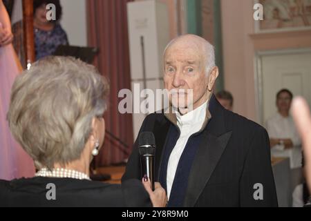 DATA RECORD NON DICHIARATA GER, Berlin, Armin Mueller-Stahl, Verleihung des Prinz-von-Preussen-Preis 2024, Die Berliner Gala der heiteren Muse, im Konzerthaus am Gendarmenmarkt Berlin, kleiner Konzertsaal, a Berlino, AM 06.10.2024 *** GER, Berlin, Armin Mueller Stahl, presentazione del Prince of Prussia Award 2024, il Berlin Gala of the Berlin Gala of the cheerthaus of the Maus of the Massimilies, Berlin, Konzertsab 2024, il concerto di Berlino, Konzerthaus of the Massihmenmarkt Foto Stock