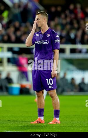 Firenze, Italia. 6 ottobre 2024. Albert Gudmundsson dell'ACF Fiorentina sembra sventato durante il match di serie A Enilive tra l'ACF Fiorentina e l'AC Milan allo Stadio Artemio Franchi il 6 ottobre 2024 a Firenze. Crediti: Giuseppe Maffia/Alamy Live News Foto Stock