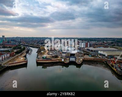 Vista aerea verso New Cut and Wet Dock a Ipswich, Suffolk, Regno Unito Foto Stock