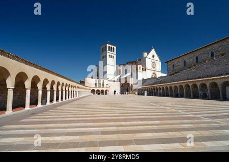 Famosa Basilica di San Francesco d'Assisi, Basilica Papale di San Francesco, Assisi, Umbria, Italia Foto Stock