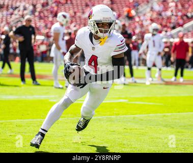 Santa Clara, California, Stati Uniti. 6 ottobre 2024 Santa Clara CA USA CORREZIONE DIDASCALIA: Il wide receiver dell'Arizona Greg Dortch (4) sul campo durante i warm up della partita di football NFL tra gli Arizona Cardinals e i San Francisco 49ers allo stadio Levi Santa Clara CA Thurman James/CSM (Credit Image: © Thurman James/Cal Sport Media) credito: Cal Sport Media/Alamy Live News Foto Stock