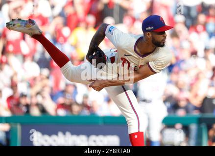 Philadelphia, Stati Uniti. 6 ottobre 2024. Il lanciatore titolare dei Philadelphia Phillies Cristopher Sanchez lanciò contro i New York Mets nel primo inning di gara 2 della MLB NLDS al Citizens Bank Park di Philadelphia, Pennsylvania, domenica 6 ottobre 2024. Foto di Laurence Kesterson/UPI. Crediti: UPI/Alamy Live News Foto Stock