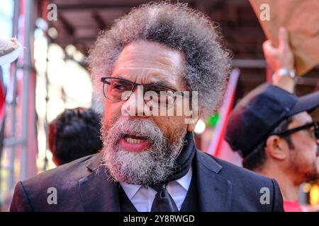 New York City, NY-5 ottobre 2024: Dr Cornel West partecipa a una protesta pro-Palestina a Times Square Credit: Katie Godowski / MediaPunch Foto Stock