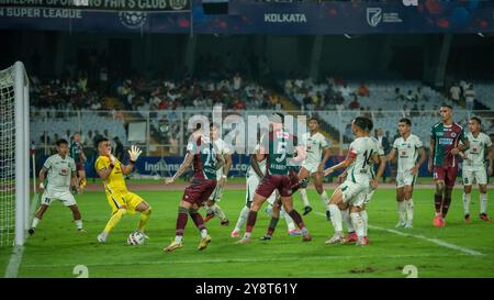 Kolkata, India. 6 ottobre 2024. Mohun Bagan Super Giants (MBSG) che domina la vittoria contro Mohammed Sporting Club (MSC) con tre colpi del primo tempo da Jamie Maclaren, Subhasish Bose e Greg Stewart nella partita di andata della ISL 2024/25 allo stadio Kolkata Salt Lake. (Foto di Amlan Biswas/Pacific Press) credito: Pacific Press Media Production Corp./Alamy Live News Foto Stock