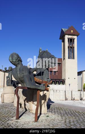 Scultura nel quartiere della stazione, Haro, la Rioja, Spagna, Europa Foto Stock