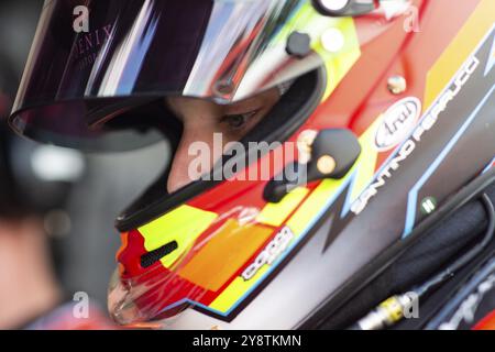 SANTINO FERRUCCI (14) di Woodbury, Connecticut parla sulla pit Road prima di qualificarsi per la Honda Indy 200 a Mid-Ohio alla Mid-Ohio Sports Car Cou Foto Stock