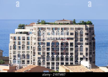 Monte Carlo, Monaco, agosto 2022: Dettaglio dell'edificio residenziale di lusso, Europa Foto Stock