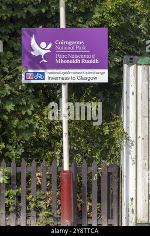 Stazione ferroviaria e targa nel Parco nazionale di Cairngorms, Aviemore, An Aghaidh Mhor, Highlands, Scozia, gran Bretagna Foto Stock