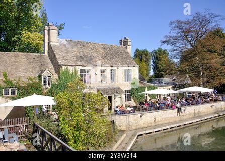 15th Century The Trout Inn, Lower Wolvercote, Wolvercote, Oxford, Oxfordshire, Inghilterra, Regno Unito Foto Stock