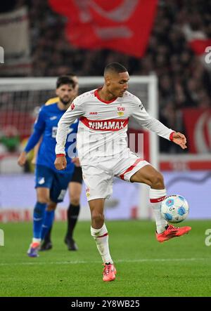 Stoccarda, Germania. 6 ottobre 2024. Enzo Millot VfB Stuttgart (08) Aktion am Ball VfB Stuttgart vs TSG 1899 Hoffenheim 06.10.2024 DFL REGOLAMENTI VIETANO QUALSIASI USO DI FOTOGRAFIE COME SEQUENZE DI IMMAGINI E/O QUASI-VIDEO/dpa/Alamy Live News Foto Stock