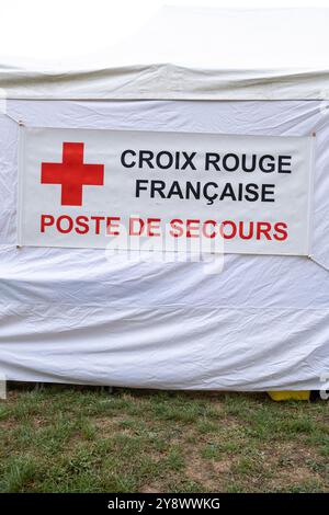 Tentazione della Croce Rossa francese (Croix-Rouge Francaise) prima aiutante durante un evento a Tolosa nella regione francese dell'Occitania il 5 ottobre 2024. Ligue c Foto Stock